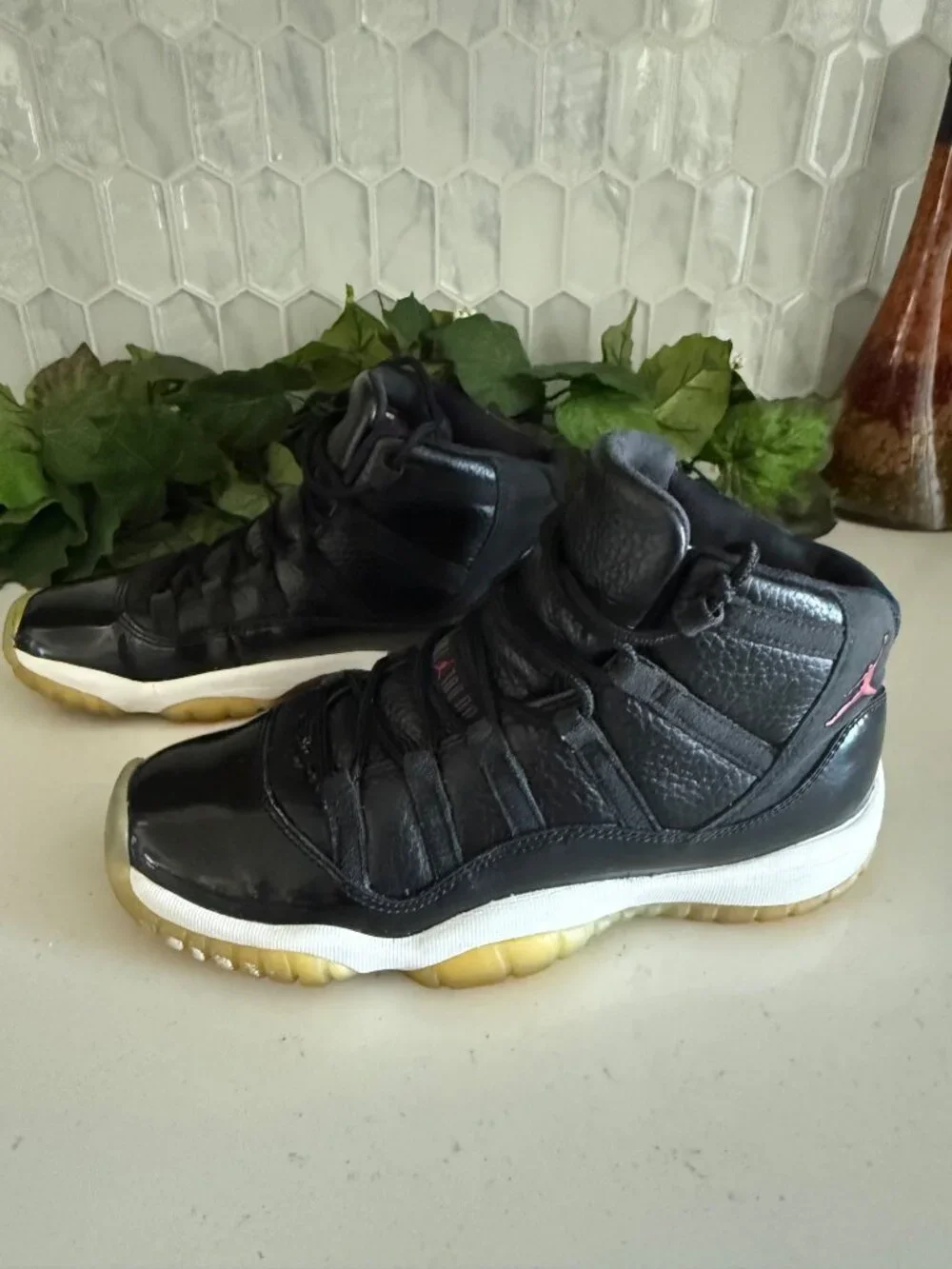Air Jordan Retro 11 72-10 Black/White Basketball Shoes Size 7Y Youth